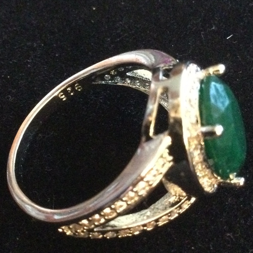 Genuine Emerald Ring - image 8